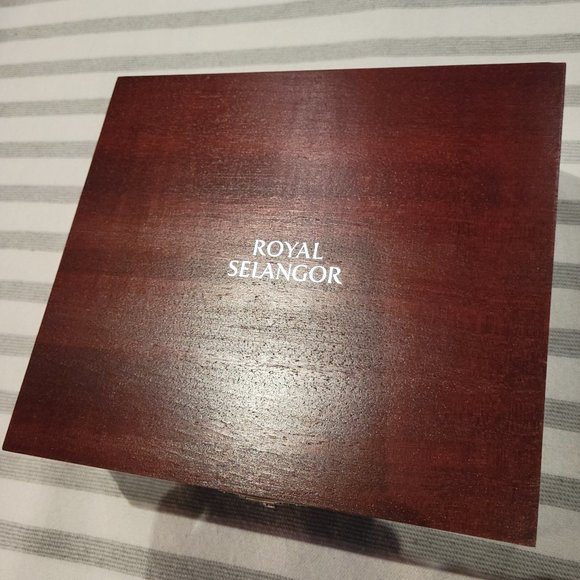 NIB Royal Selangor Gift Boxed Wine Bottle Coaster & Pourer Set - Picture 13 of 16